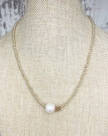 Gold Necklace With Gold Star and Pearl
